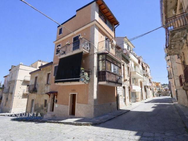 Casa in vendita a Ramacca, Sicilia