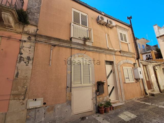 Casa in vendita a Palazzolo Acreide, Sicilia