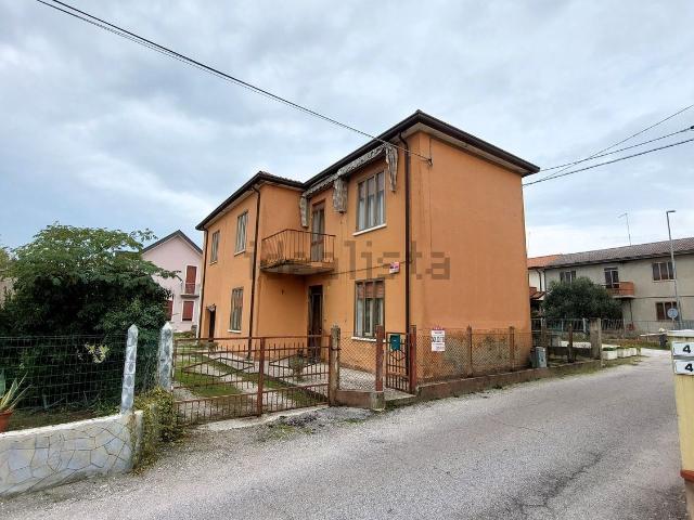 Casa in vendita a Porto Viro, Veneto