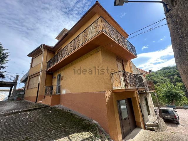 Casa in vendita a Novara Di Sicilia, Sicilia