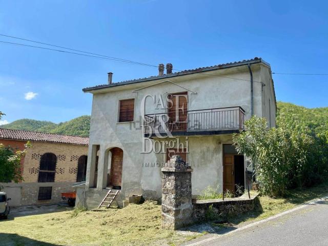 Casa in vendita a Varzi, Lombardia