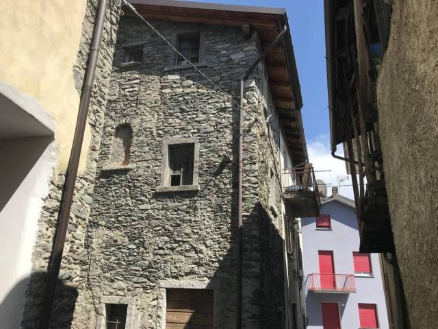 Casa in vendita a Dubino, Lombardia