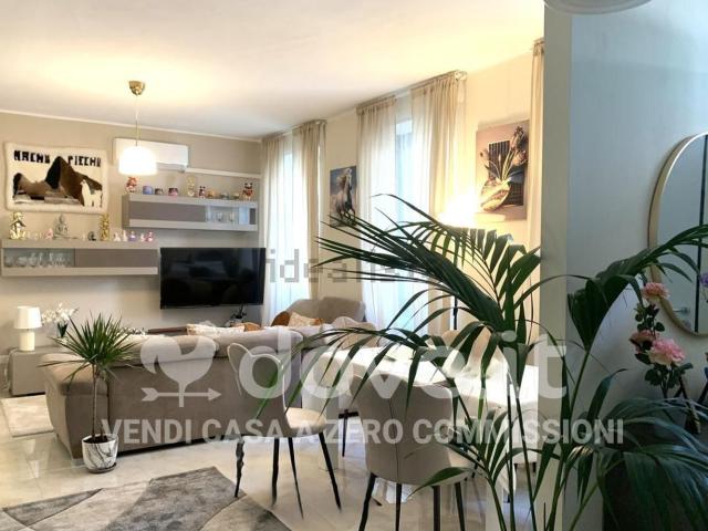 Casa in vendita a Piazza, Desio