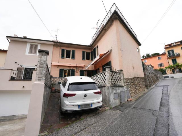 Casa in vendita a Tobbiana, Montale