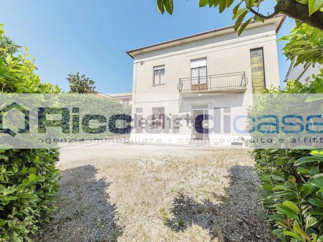 Casa in vendita a Marche, Fermo