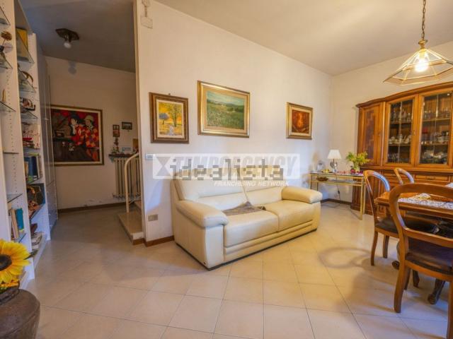 Casa in vendita a Corridonia, Macerata