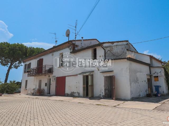 Casa in vendita a Quattro, Forlì