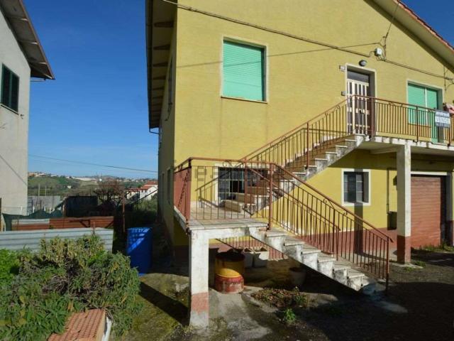 Casa in vendita a Strada, Marche