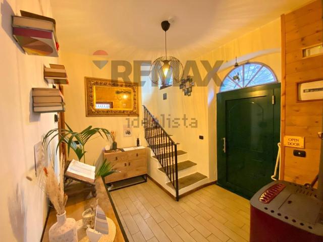 Casa in vendita a Musso, Lombardia