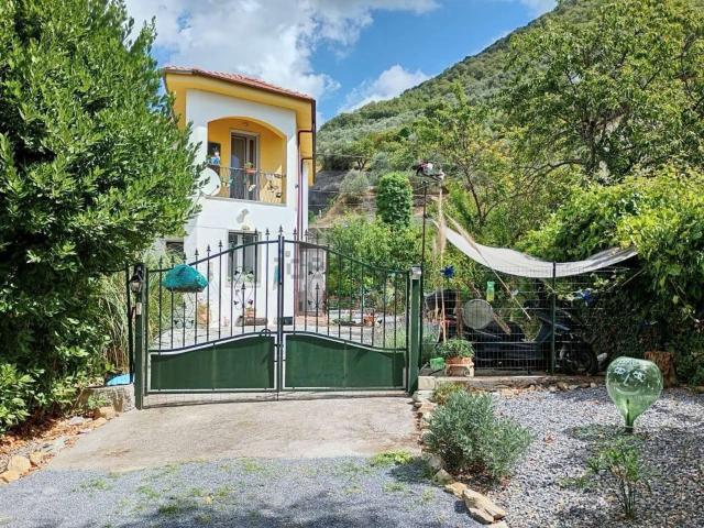 Casa in vendita a Chiusanico, Liguria