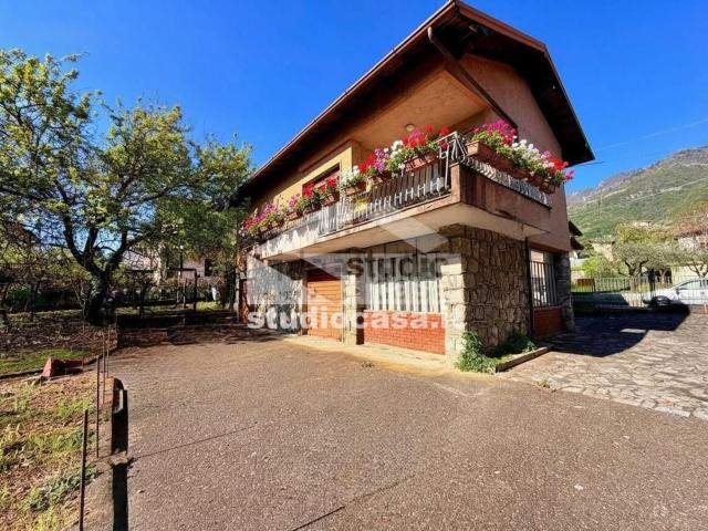 Casa in vendita a Costa Volpino, Lombardia