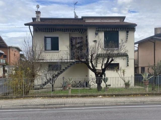 Casa in vendita a Basse, Campolongo Maggiore