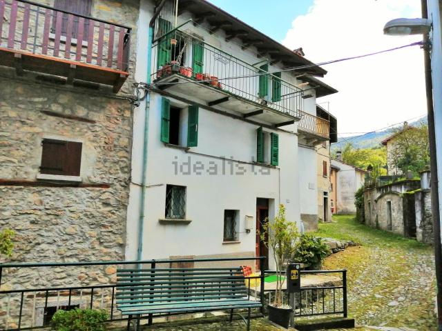 Casa in vendita a Schignano, Lombardia