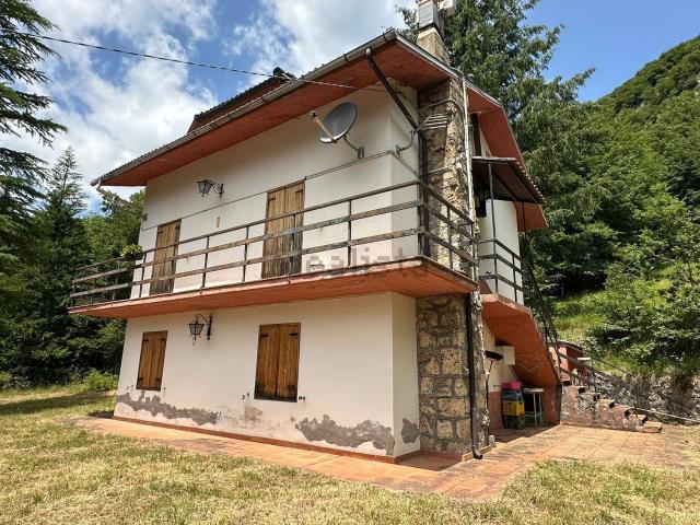 Casa in vendita a Pizzone, Molise