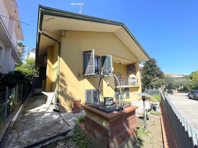 Casa in vendita a Riccione, Reggio Emilia