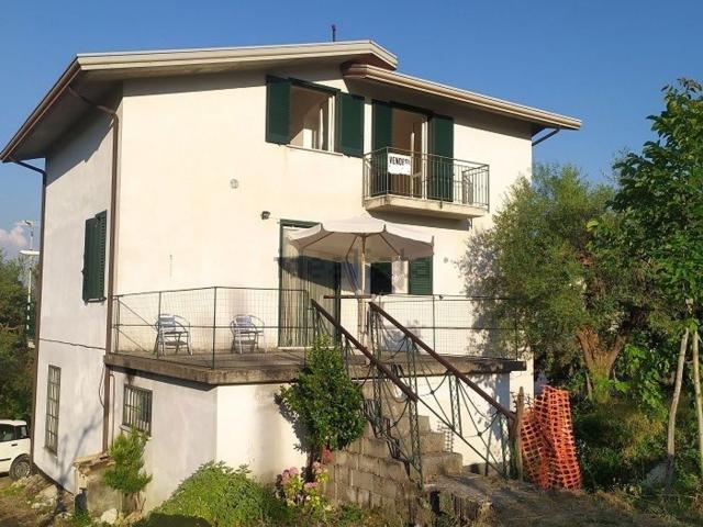Casa in vendita a Castelfranci, Campania