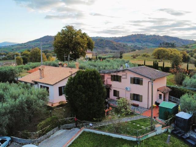 Casa in vendita a Gualdo Tadino, Umbria