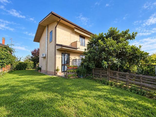 Casa in vendita a Boschi Sant'Anna, Verona