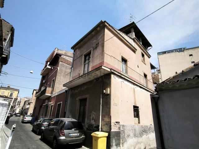 Casa in vendita a Borgo-Sanzio, Catania