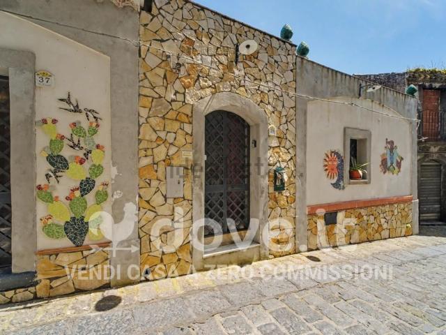 Casa in vendita a Castiglione Di Sicilia, Sicilia