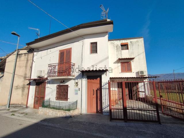 Casa in vendita a San Lorenzello, Campania