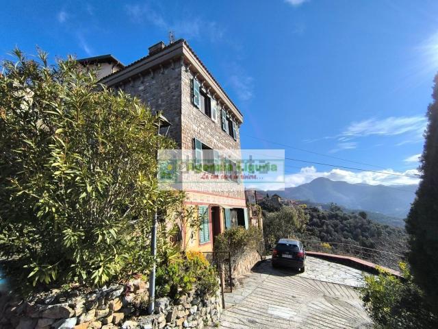 Casa in vendita a Perinaldo, Liguria