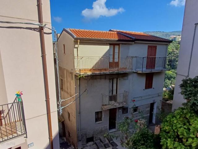 Casa in vendita a Ficarra, Sicilia
