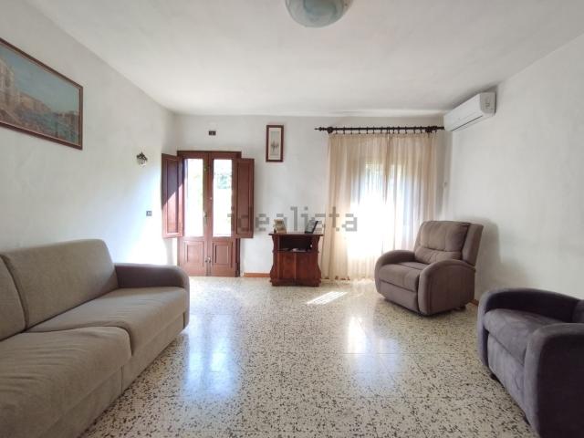 Casa in vendita a Quarrata, Toscana