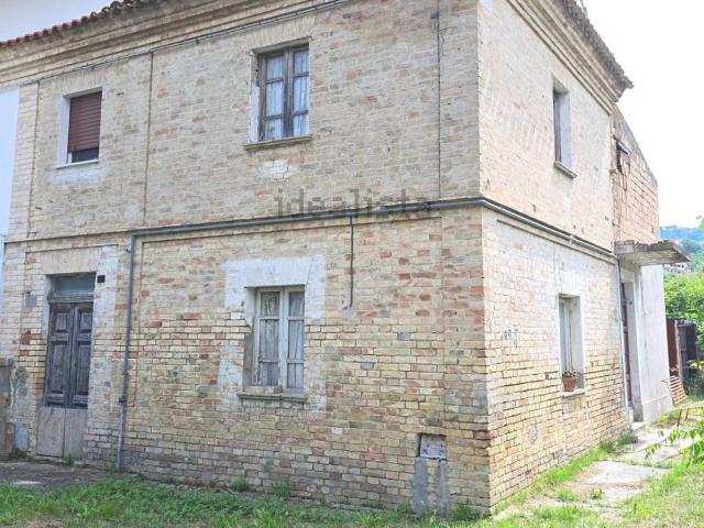 Casa in vendita a Santa Filomena, Chieti
