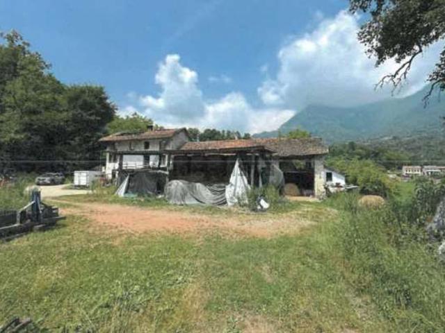 Casa in vendita a Feltre, Veneto