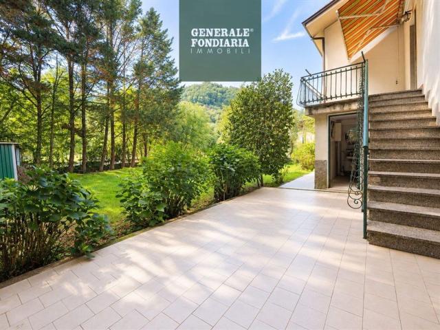 Casa in vendita a Follo, Liguria