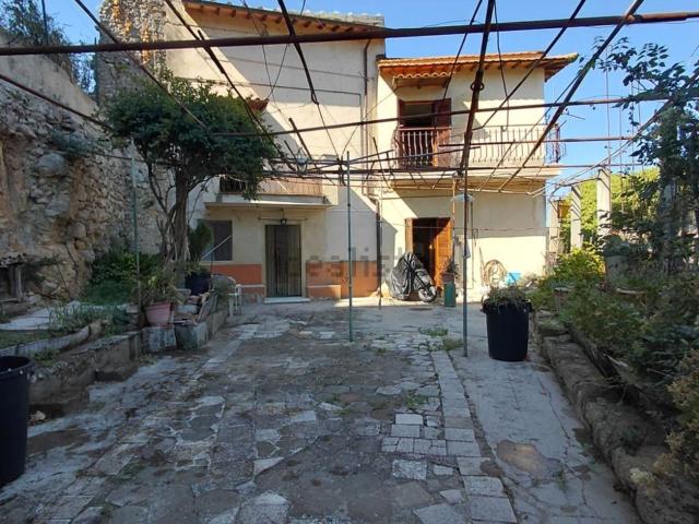 Casa in vendita a Toffia, Rieti