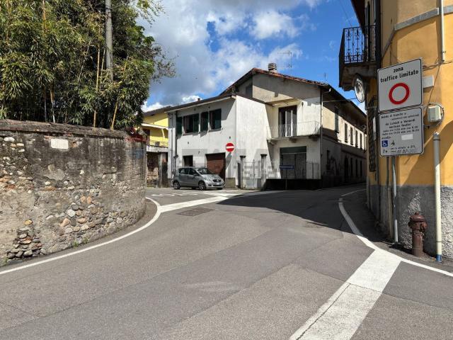 Casa in vendita a Gazzada Schianno, Schianno