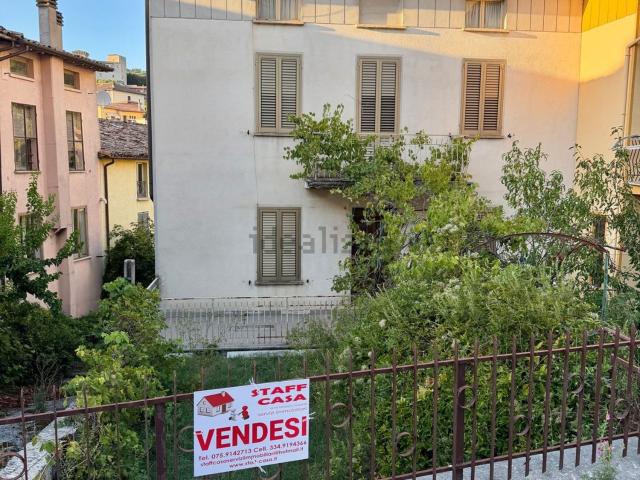 Casa in vendita a Gualdo Tadino, Perugia