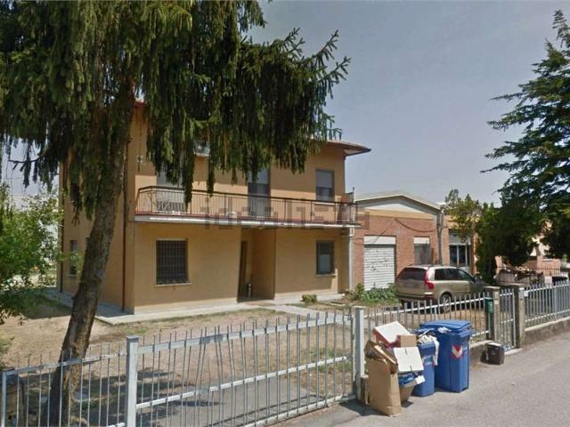 Casa in vendita a Mirandola, Modena