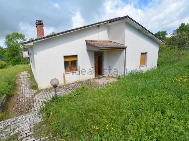 Casa in vendita a Morra De Sanctis, Campania