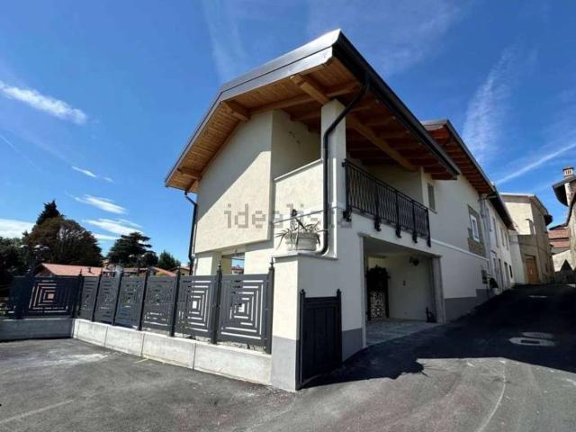 Casa in vendita a Oleggio, Novara