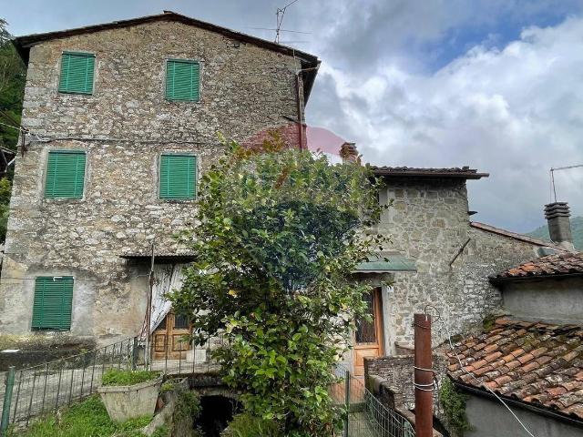 Casa in vendita a Unione dei comuni Media Valle del Serchio, Villa Basilica