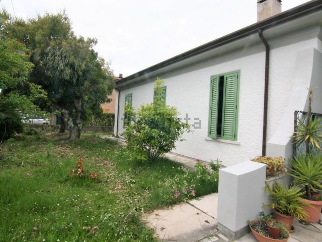 Casa in vendita a Marina di Carrara, Carrara