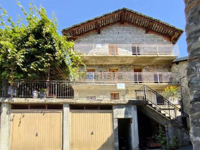 Casa in vendita a Challand Saint Victor, Aosta