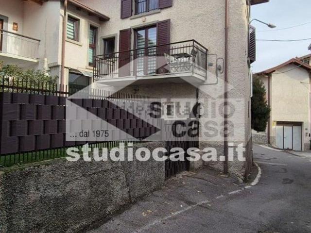 Casa in vendita a Riva Di Solto, Lombardia