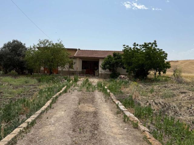 Casa in vendita a Caltanissetta, Sicilia