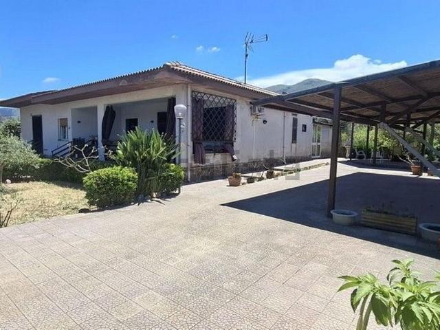 Casa in vendita a Carini, Sicilia