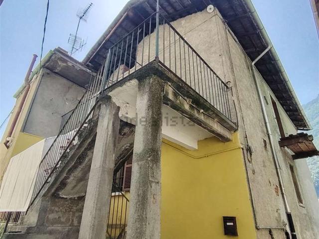 Casa in vendita a Issogne, Aosta
