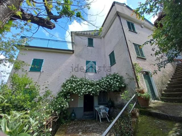 Casa in vendita a Mezzanego, Liguria