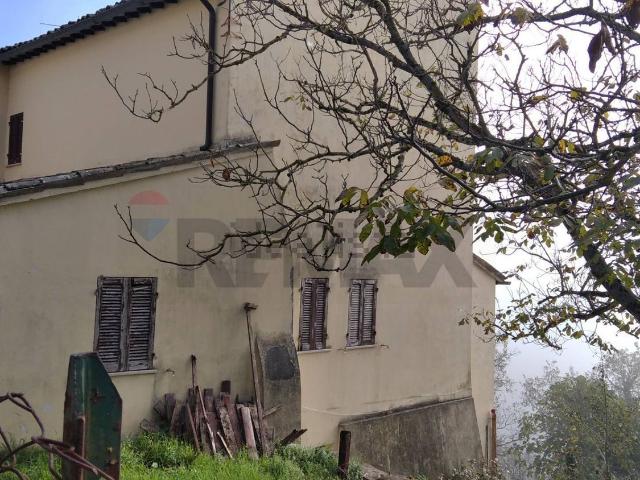 Casa in vendita a Sellano, Umbria