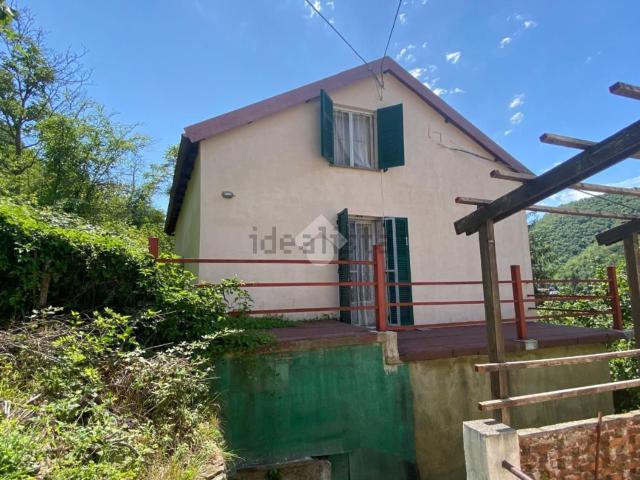Casa in vendita a Montoggio, Liguria