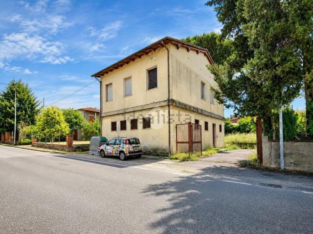 Casa in vendita a Chiassa-Tregozzano, Arezzo