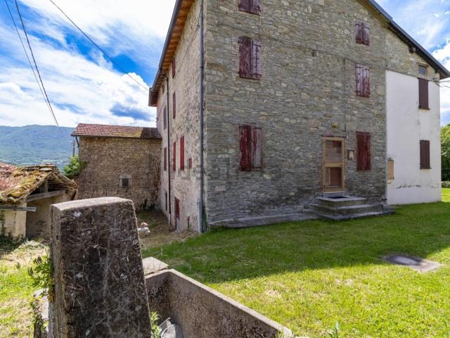 Casa in vendita a Tizzano Val Parma, Reggio Emilia