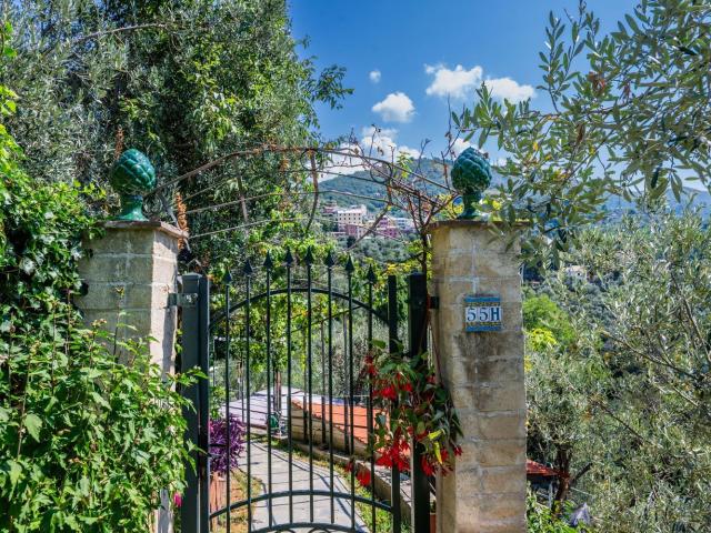 Casa in vendita a Levante, Serra Riccò